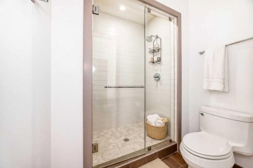 701 Aspen Meadows Hill Sw, Calgary, AB - Indoor Photo Showing Bathroom