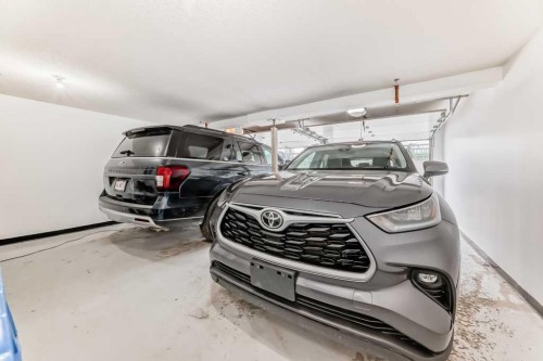 701 Aspen Meadows Hill Sw, Calgary, AB - Indoor Photo Showing Garage