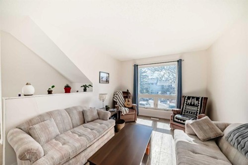 97-6915 Ranchview Drive Nw, Calgary, AB - Indoor Photo Showing Living Room