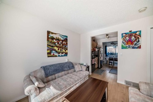 97-6915 Ranchview Drive Nw, Calgary, AB - Indoor Photo Showing Living Room