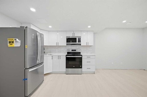 191 Herron Rise Ne, Calgary, AB - Indoor Photo Showing Kitchen