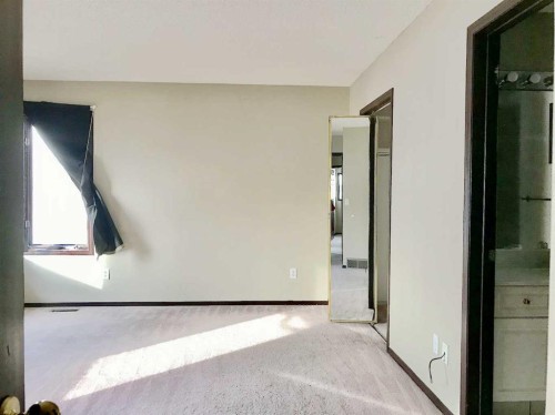508 78 Avenue Sw, Calgary, AB - Indoor Photo Showing Other Room