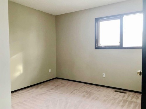 508 78 Avenue Sw, Calgary, AB - Indoor Photo Showing Other Room