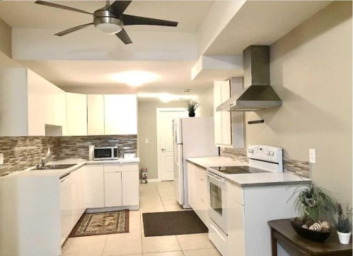 508 78 Avenue Sw, Calgary, AB - Indoor Photo Showing Kitchen