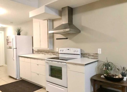 508 78 Avenue Sw, Calgary, AB - Indoor Photo Showing Kitchen