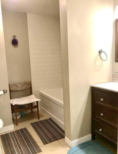 508 78 Avenue Sw, Calgary, AB - Indoor Photo Showing Bathroom