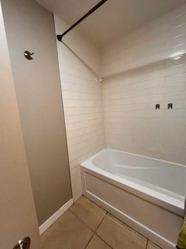 508 78 Avenue Sw, Calgary, AB - Indoor Photo Showing Bathroom