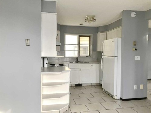 508 78 Avenue Sw, Calgary, AB - Indoor Photo Showing Kitchen With Double Sink