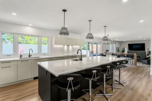 75 Woodacres Crescent Sw, Calgary, AB - Indoor Photo Showing Kitchen With Upgraded Kitchen