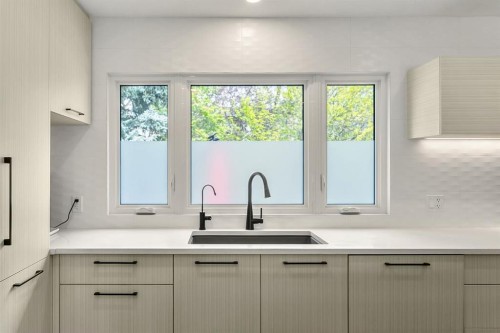 75 Woodacres Crescent Sw, Calgary, AB - Indoor Photo Showing Kitchen