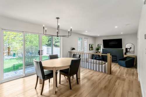 75 Woodacres Crescent Sw, Calgary, AB - Indoor Photo Showing Dining Room