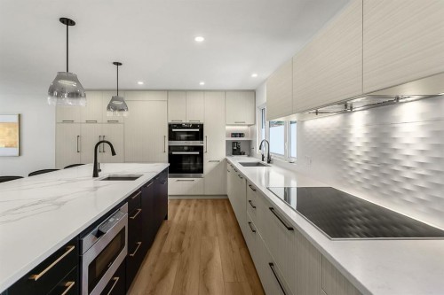 75 Woodacres Crescent Sw, Calgary, AB - Indoor Photo Showing Kitchen With Upgraded Kitchen