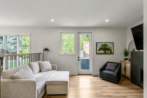 75 Woodacres Crescent Sw, Calgary, AB - Indoor Photo Showing Living Room