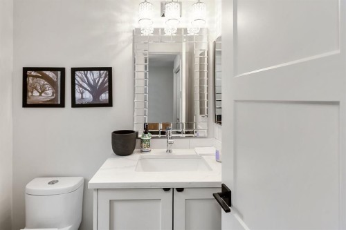 75 Woodacres Crescent Sw, Calgary, AB - Indoor Photo Showing Bathroom