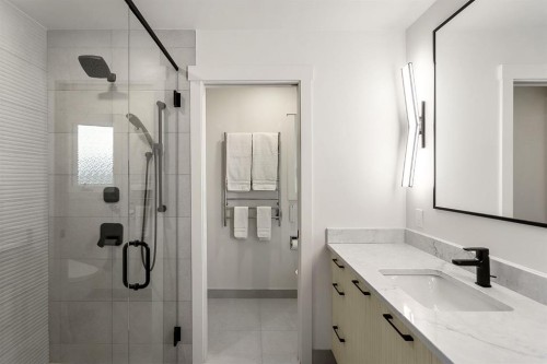 75 Woodacres Crescent Sw, Calgary, AB - Indoor Photo Showing Bathroom