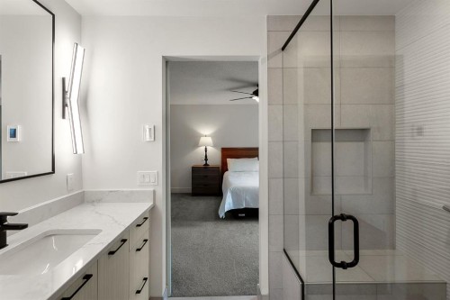 75 Woodacres Crescent Sw, Calgary, AB - Indoor Photo Showing Bathroom