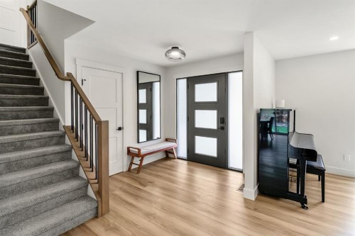 75 Woodacres Crescent Sw, Calgary, AB - Indoor Photo Showing Other Room