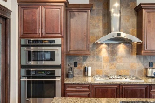 12 Mahogany Heath Se, Calgary, AB - Indoor Photo Showing Kitchen With Upgraded Kitchen