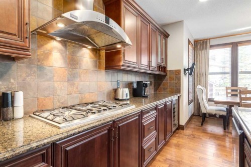 12 Mahogany Heath Se, Calgary, AB - Indoor Photo Showing Kitchen