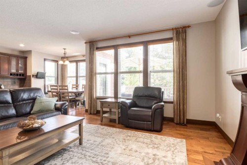 12 Mahogany Heath Se, Calgary, AB - Indoor Photo Showing Living Room