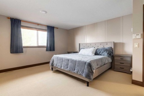 12 Mahogany Heath Se, Calgary, AB - Indoor Photo Showing Bedroom