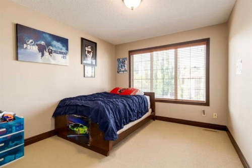 12 Mahogany Heath Se, Calgary, AB - Indoor Photo Showing Bedroom