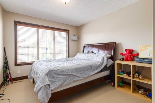12 Mahogany Heath Se, Calgary, AB - Indoor Photo Showing Bedroom