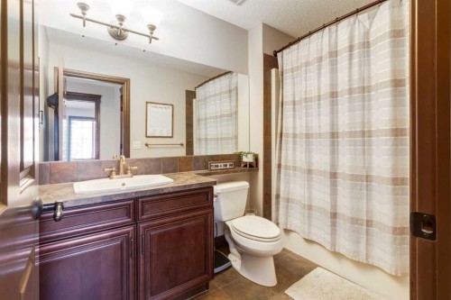 12 Mahogany Heath Se, Calgary, AB - Indoor Photo Showing Bathroom