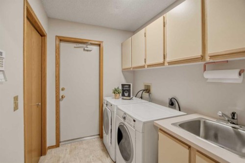 240 Varsity Estates Terrace Nw, Calgary, AB - Indoor Photo Showing Laundry Room