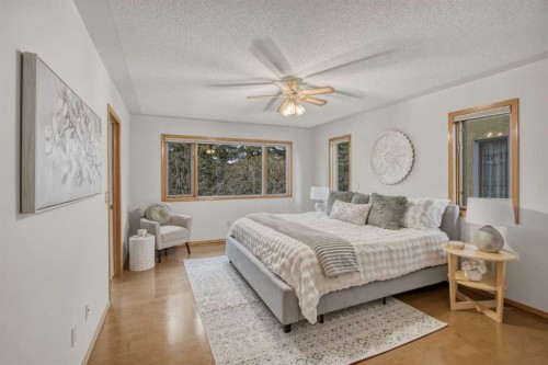 240 Varsity Estates Terrace Nw, Calgary, AB - Indoor Photo Showing Bedroom