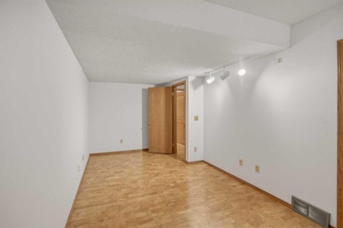240 Varsity Estates Terrace Nw, Calgary, AB - Indoor Photo Showing Other Room