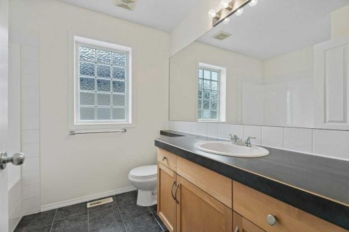 2317 Eversyde Avenue Sw, Calgary, AB - Indoor Photo Showing Bathroom