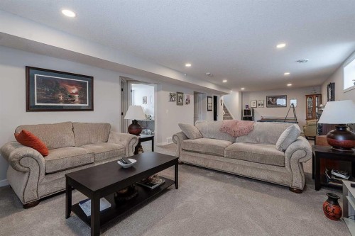 511 Kingsmere Way Se, Airdrie, AB - Indoor Photo Showing Living Room