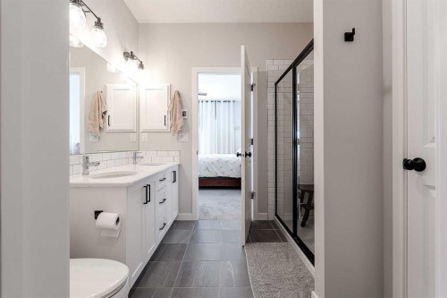 511 Kingsmere Way Se, Airdrie, AB - Indoor Photo Showing Bathroom