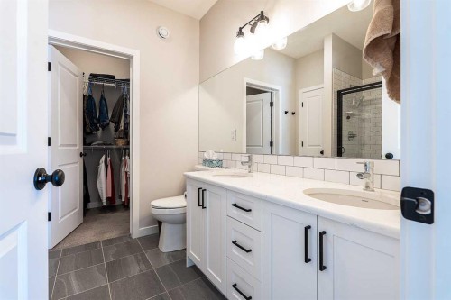 511 Kingsmere Way Se, Airdrie, AB - Indoor Photo Showing Bathroom
