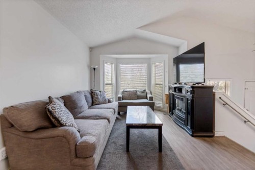 15 Erin Green Way Se, Calgary, AB - Indoor Photo Showing Living Room