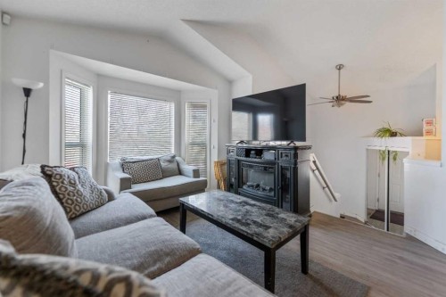 15 Erin Green Way Se, Calgary, AB - Indoor Photo Showing Living Room