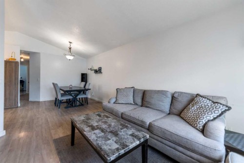 15 Erin Green Way Se, Calgary, AB - Indoor Photo Showing Living Room