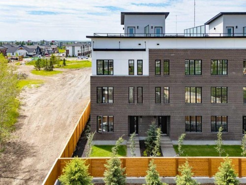 501-8155 8 Avenue Sw, Calgary, AB - Outdoor