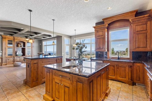 7 Royal Ridge Terrace Nw, Calgary, AB - Indoor Photo Showing Kitchen