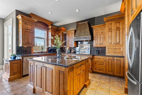 7 Royal Ridge Terrace Nw, Calgary, AB - Indoor Photo Showing Kitchen