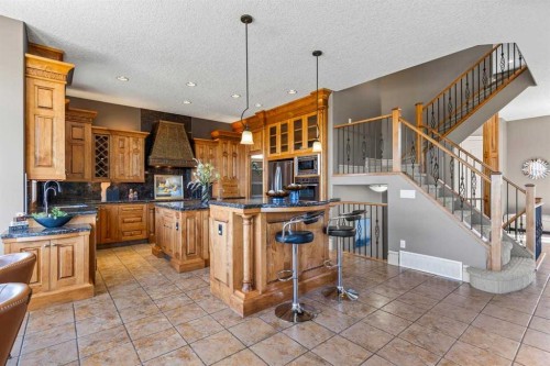7 Royal Ridge Terrace Nw, Calgary, AB - Indoor Photo Showing Kitchen