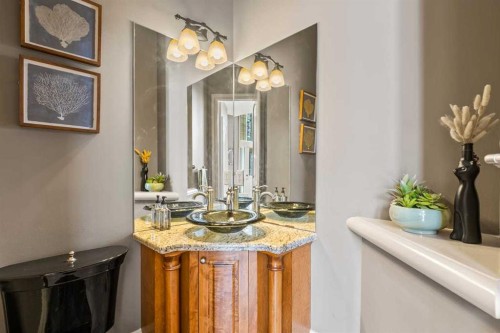 7 Royal Ridge Terrace Nw, Calgary, AB - Indoor Photo Showing Bathroom