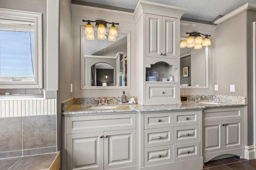7 Royal Ridge Terrace Nw, Calgary, AB - Indoor Photo Showing Bathroom