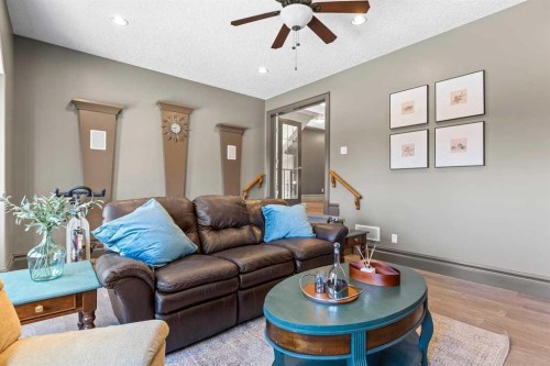 7 Royal Ridge Terrace Nw, Calgary, AB - Indoor Photo Showing Living Room