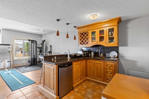 7 Royal Ridge Terrace Nw, Calgary, AB - Indoor Photo Showing Kitchen