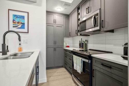 507-3932 University Avenue Nw, Calgary, AB - Indoor Photo Showing Kitchen With Double Sink With Upgraded Kitchen