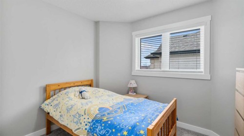 39 Mt Douglas Point Se, Calgary, AB - Indoor Photo Showing Bedroom