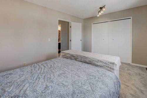 107 Macewan Park Way Nw, Calgary, AB - Indoor Photo Showing Bedroom