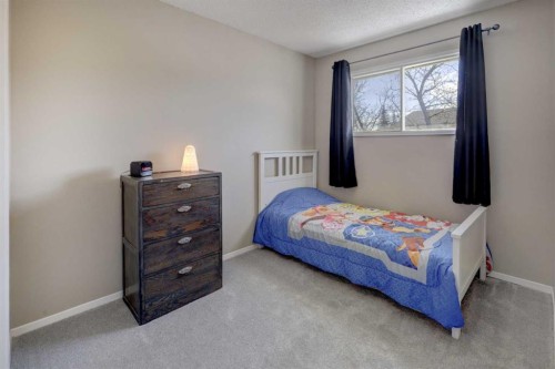 107 Macewan Park Way Nw, Calgary, AB - Indoor Photo Showing Bedroom